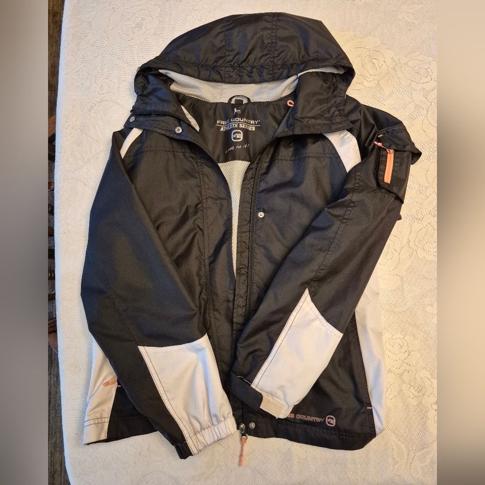 Free Country Woman's Black and White Performance Jacket Size L
